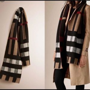Burberry house check scarf
